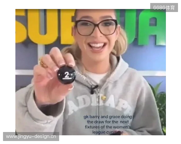 网红参加女足英联杯抽签发表反热刺言论,英女超联盟被迫道歉 网红参加女足英联杯抽签发表反热刺言论,英女超联盟被迫道歉